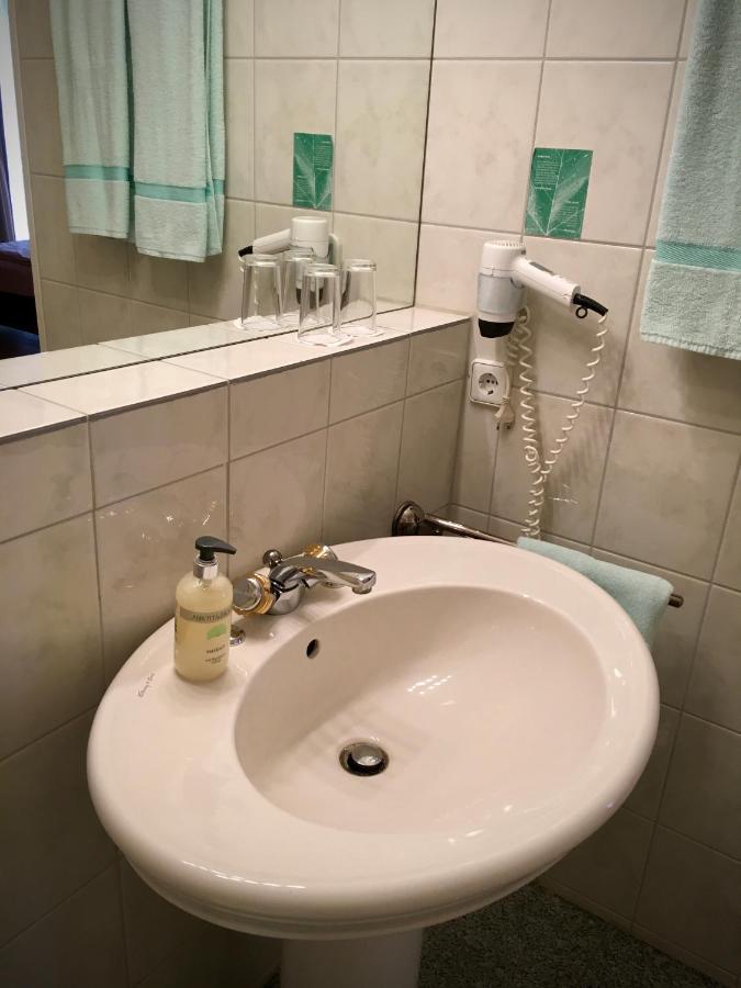Hotel Kaiserswerth Dusseldorf Bagian luar foto